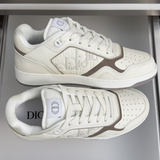 顶级版本:低帮 Dior迪奥B27系列 情侣款 老花 打印 休闲 运动鞋 板鞋 这款 B27 Uptown 低帮运动鞋是 顶级版本:低帮 Dior迪奥B27系列 情侣款 老花 打印 休闲 运动鞋 板鞋 这款 B27 Uptown 低帮运动鞋是