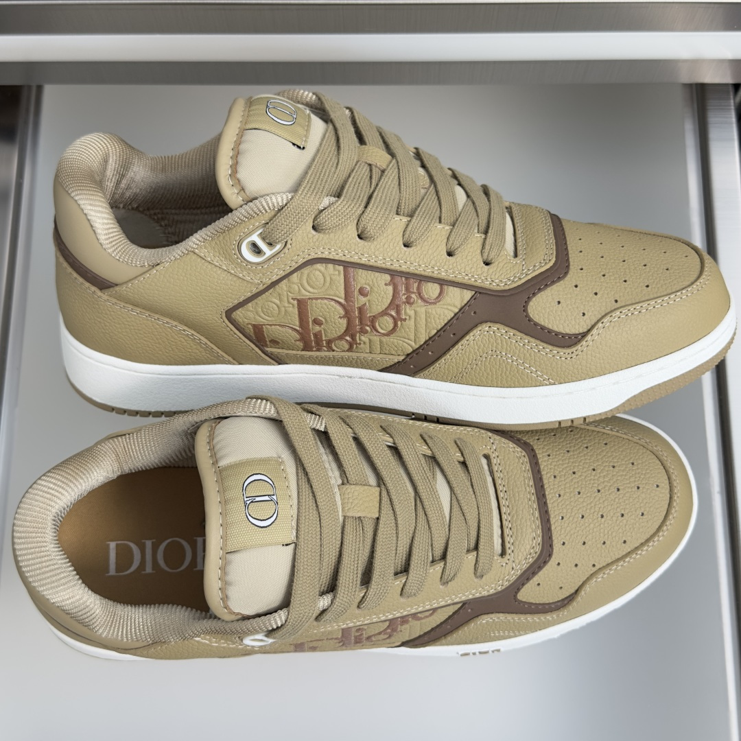 顶级版本:低帮 Dior迪奥B27系列 情侣款 老花 打印 休闲 运动鞋 板鞋 这款 B27 Uptown 低帮运动鞋是 顶级版本:低帮 Dior迪奥B27系列 情侣款 老花 打印 休闲 运动鞋 板鞋 这款 B27 Uptown 低帮运动鞋是