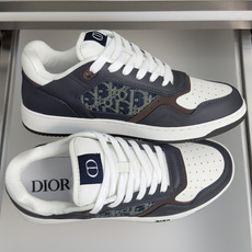 顶级版本:低帮 Dior迪奥B27系列 情侣款 老花 打印 休闲 运动鞋 板鞋 这款 B27 Uptown 低帮运动鞋是 顶级版本:低帮 Dior迪奥B27系列 情侣款 老花 打印 休闲 运动鞋 板鞋 这款 B27 Uptown 低帮运动鞋是