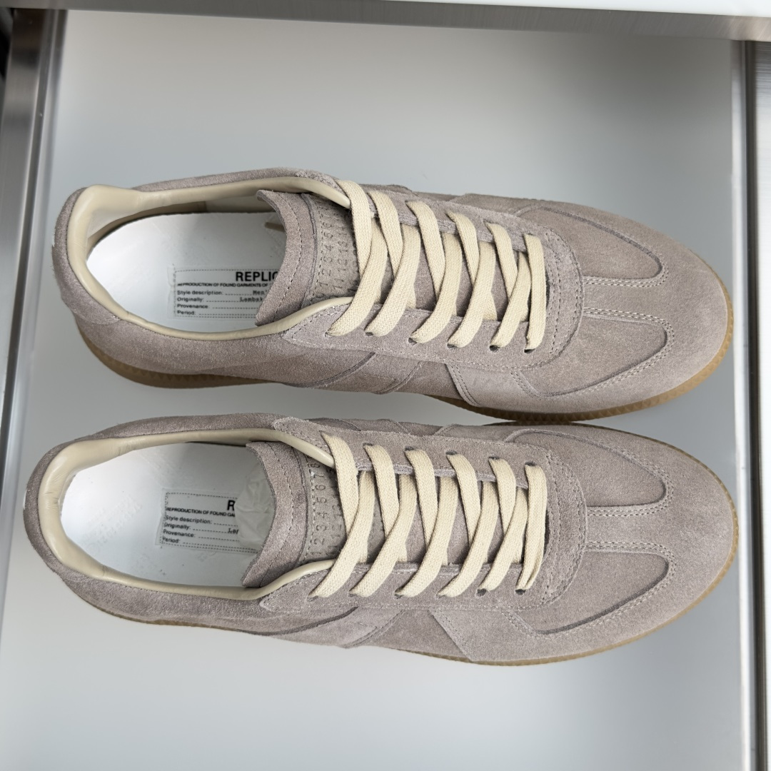 顶级版本:情侣款 MaisonMargiela MM6 马吉拉 情侣款 德训鞋 休闲 运动鞋 原版购入开发 做货 鬼才设 顶级版本:情侣款 MaisonMargiela MM6 马吉拉 情侣款 德训鞋 休闲 运动鞋 原版购入开发 做货 鬼才设