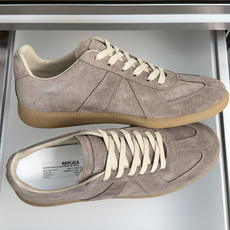 顶级版本:情侣款 MaisonMargiela MM6 马吉拉 情侣款 德训鞋 休闲 运动鞋 原版购入开发 做货 鬼才设 顶级版本:情侣款 MaisonMargiela MM6 马吉拉 情侣款 德训鞋 休闲 运动鞋 原版购入开发 做货 鬼才设