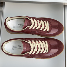 顶级版本:情侣款 MaisonMargiela MM6 马吉拉 情侣款 德训鞋 休闲 运动鞋 原版购入开发 做货 鬼才设 顶级版本:情侣款 MaisonMargiela MM6 马吉拉 情侣款 德训鞋 休闲 运动鞋 原版购入开发 做货 鬼才设