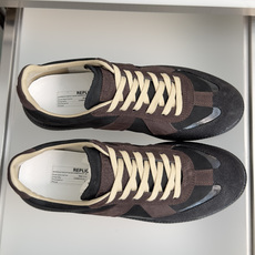 顶级版本:情侣款 MaisonMargiela MM6 马吉拉 情侣款 德训鞋 休闲 运动鞋 原版购入开发 做货 鬼才设 顶级版本:情侣款 MaisonMargiela MM6 马吉拉 情侣款 德训鞋 休闲 运动鞋 原版购入开发 做货 鬼才设