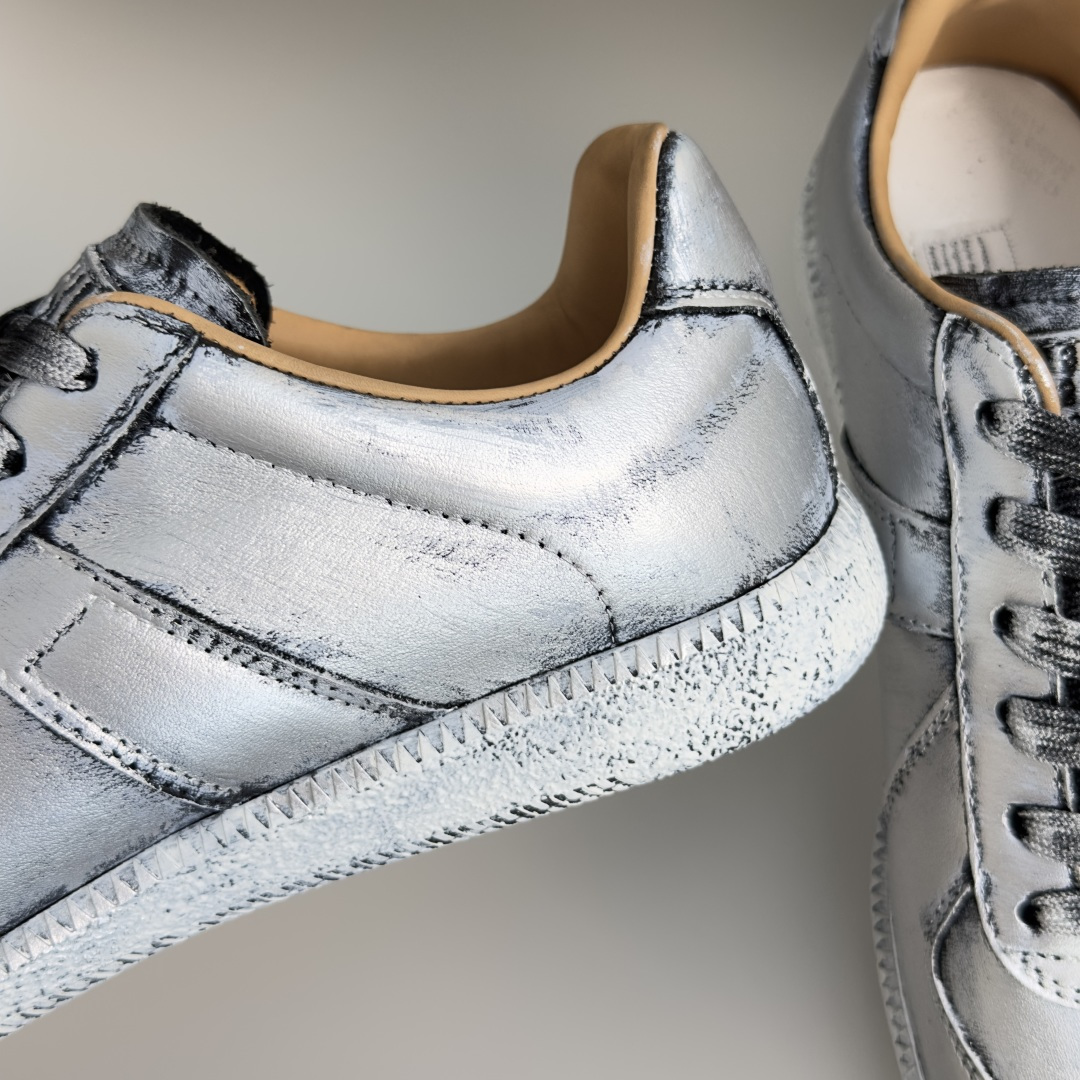 顶级版本:情侣款 MaisonMargiela MM6 马吉拉 情侣款 德训鞋 休闲 运动鞋 原版购入开发 做货 鬼才设 顶级版本:情侣款 MaisonMargiela MM6 马吉拉 情侣款 德训鞋 休闲 运动鞋 原版购入开发 做货 鬼才设