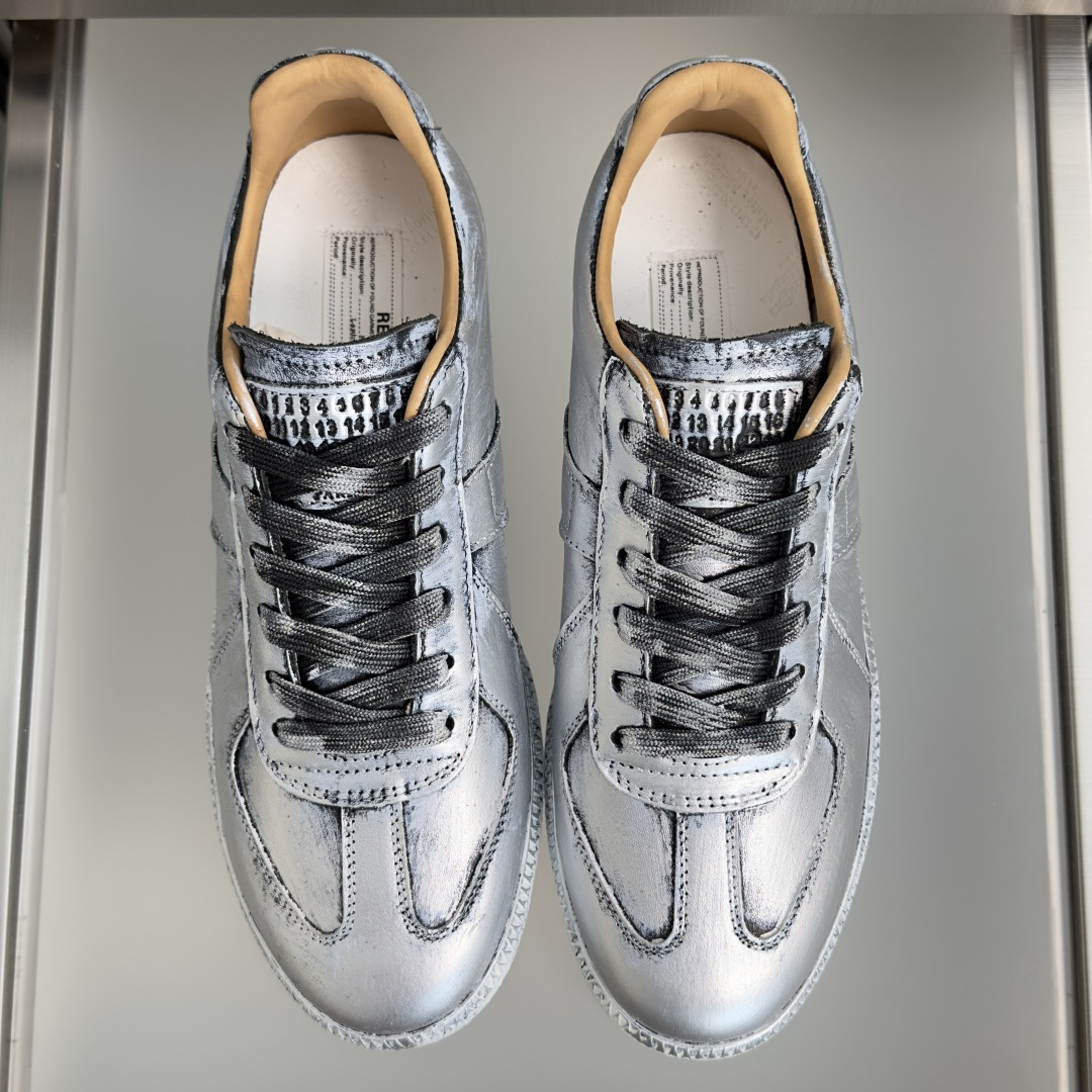顶级版本:情侣款 MaisonMargiela MM6 马吉拉 情侣款 德训鞋 休闲 运动鞋 原版购入开发 做货 鬼才设 顶级版本:情侣款 MaisonMargiela MM6 马吉拉 情侣款 德训鞋 休闲 运动鞋 原版购入开发 做货 鬼才设