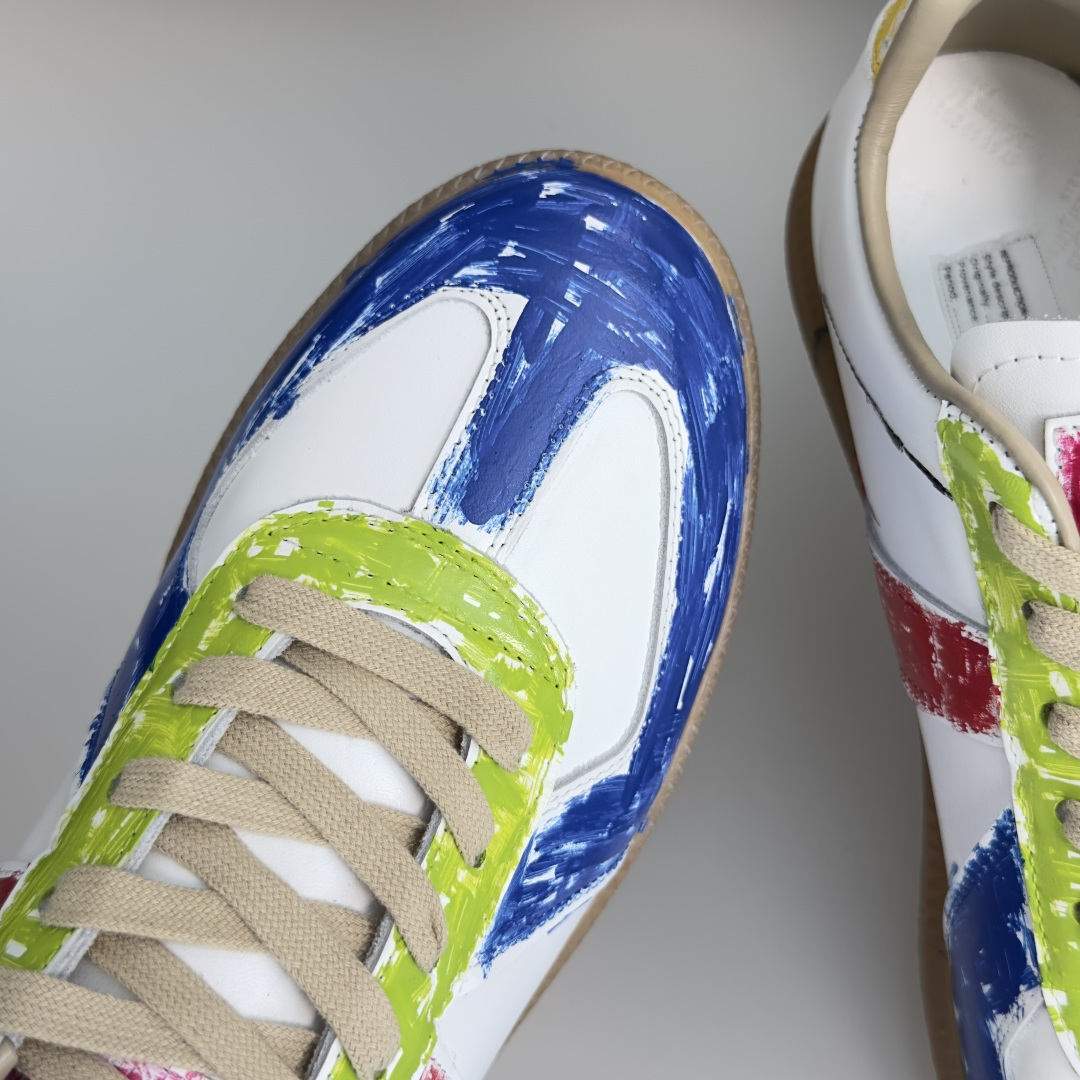 顶级版本:情侣款 MaisonMargiela MM6 马吉拉 情侣款 德训鞋 休闲 运动鞋 原版购入开发 做货 鬼才设 顶级版本:情侣款 MaisonMargiela MM6 马吉拉 情侣款 德训鞋 休闲 运动鞋 原版购入开发 做货 鬼才设