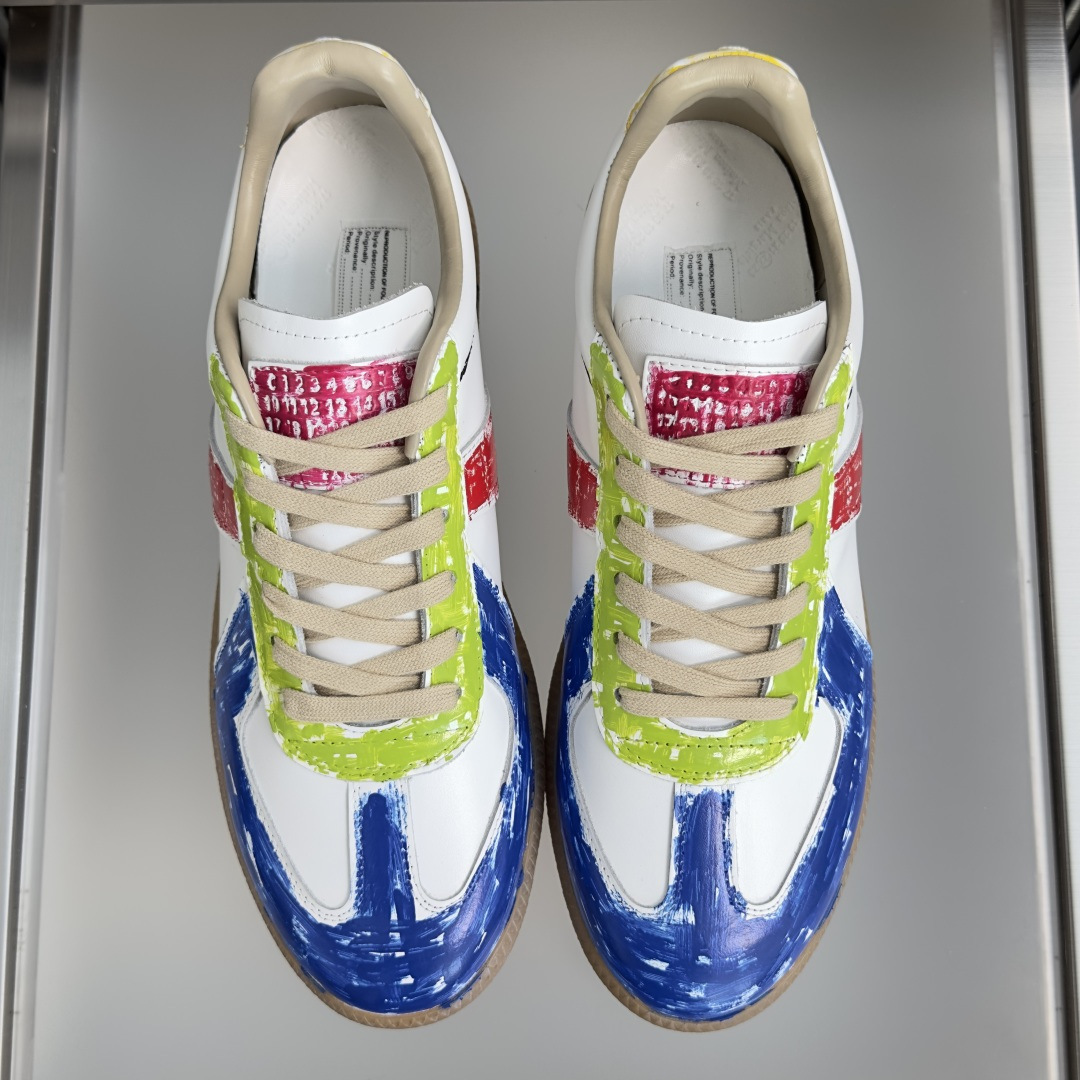 顶级版本:情侣款 MaisonMargiela MM6 马吉拉 情侣款 德训鞋 休闲 运动鞋 原版购入开发 做货 鬼才设 顶级版本:情侣款 MaisonMargiela MM6 马吉拉 情侣款 德训鞋 休闲 运动鞋 原版购入开发 做货 鬼才设