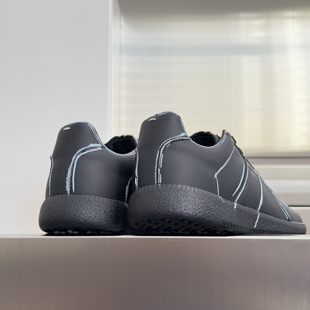 顶级版本:情侣款 MaisonMargiela MM6 马吉拉 情侣款 德训鞋 休闲 运动鞋 原版购入开发 做货 鬼才设 顶级版本:情侣款 MaisonMargiela MM6 马吉拉 情侣款 德训鞋 休闲 运动鞋 原版购入开发 做货 鬼才设