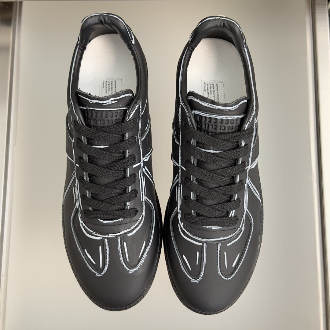 顶级版本:情侣款 MaisonMargiela MM6 马吉拉 情侣款 德训鞋 休闲 运动鞋 原版购入开发 做货 鬼才设 顶级版本:情侣款 MaisonMargiela MM6 马吉拉 情侣款 德训鞋 休闲 运动鞋 原版购入开发 做货 鬼才设