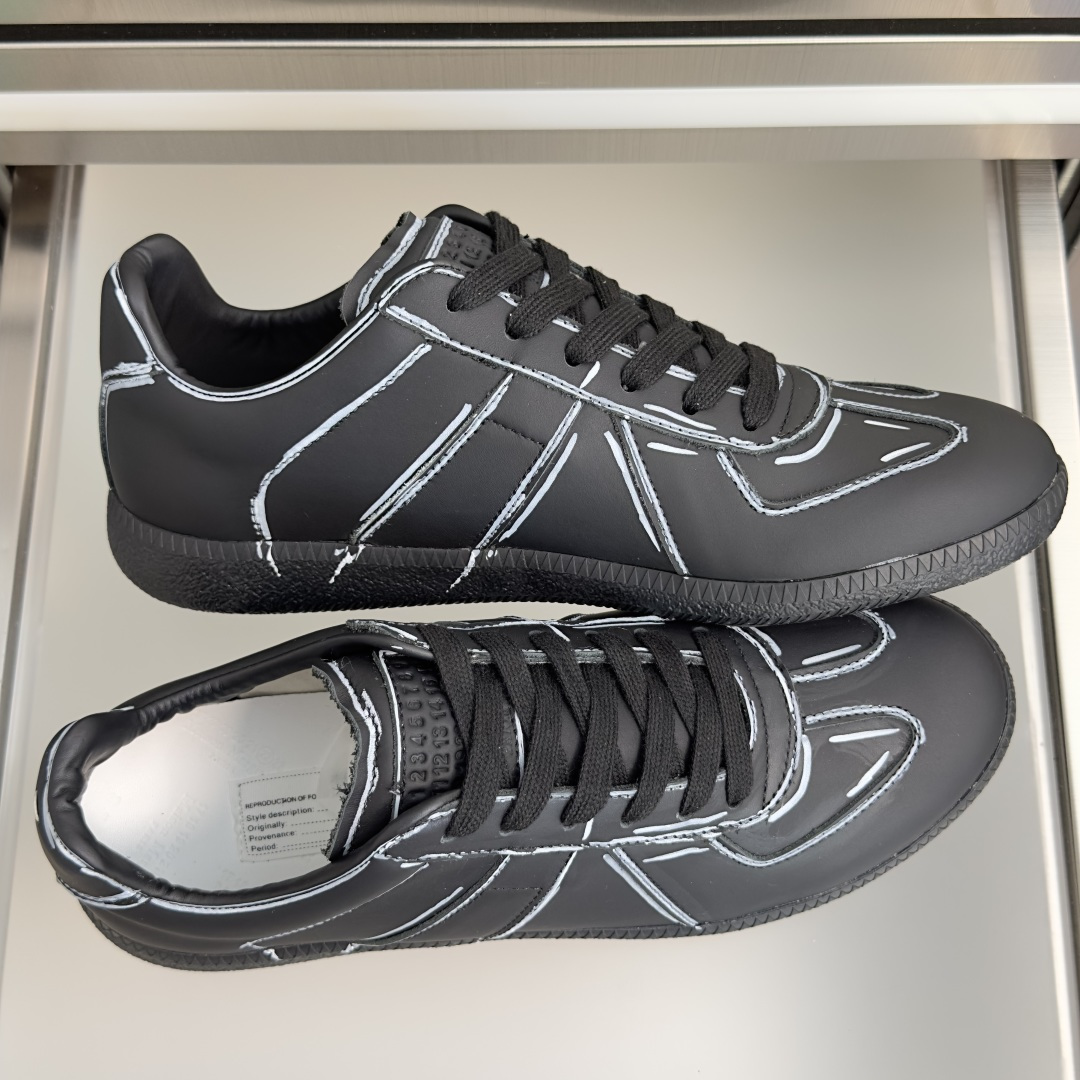 顶级版本:情侣款 MaisonMargiela MM6 马吉拉 情侣款 德训鞋 休闲 运动鞋 原版购入开发 做货 鬼才设 顶级版本:情侣款 MaisonMargiela MM6 马吉拉 情侣款 德训鞋 休闲 运动鞋 原版购入开发 做货 鬼才设