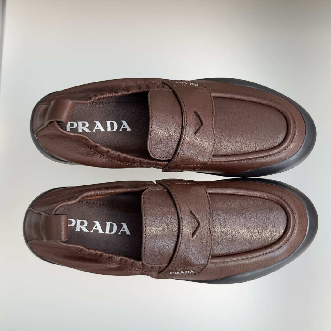 顶级版本:情侣款 Prada普拉达 Speedrock系列 情侣款 休闲 乐福鞋 Speedrock乐福鞋汲取运动鞋的 顶级版本:情侣款 Prada普拉达 Speedrock系列 情侣款 休闲 乐福鞋 Speedrock乐福鞋汲取运动鞋的
