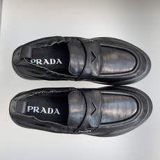 顶级版本:情侣款 Prada普拉达 Speedrock系列 情侣款 休闲 乐福鞋 Speedrock乐福鞋汲取运动鞋的 顶级版本:情侣款 Prada普拉达 Speedrock系列 情侣款 休闲 乐福鞋 Speedrock乐福鞋汲取运动鞋的