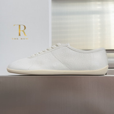 顶级版本:女款 The Row 最新款 复古 休闲 德训鞋 运动鞋 The Row的德训鞋主打的是极简设计、高级质感和云 顶级版本:女款 The Row 最新款 复古 休闲 德训鞋 运动鞋 The Row的德训鞋主打的是极简设计、高级质感和云