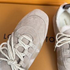 顶级版本:女款 LV路易威登 L家 驴牌 最新Sneakerina系列 玛丽珍 芭蕾运动鞋 德训鞋 休闲 平底鞋 本款 顶级版本:女款 LV路易威登 L家 驴牌 最新Sneakerina系列 玛丽珍 芭蕾运动鞋 德训鞋 休闲 平底鞋 本款
