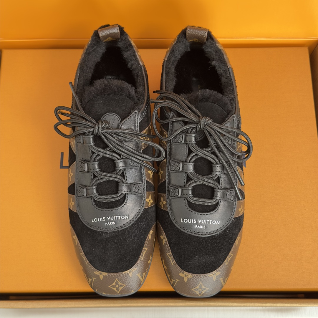 顶级版本:女款 LV路易威登 L家 驴牌 最新Sneakerina系列 玛丽珍 芭蕾运动鞋 德训鞋 休闲 平底鞋 本款 顶级版本:女款 LV路易威登 L家 驴牌 最新Sneakerina系列 玛丽珍 芭蕾运动鞋 德训鞋 休闲 平底鞋 本款