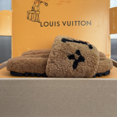 顶级版本:情侣款 Louis Vuitton路易威登 LV驴牌 泰迪 羊羔毛拖鞋 本款 Paseo Comfort 平底 顶级版本:情侣款 Louis Vuitton路易威登 LV驴牌 泰迪 羊羔毛拖鞋 本款 Paseo Comfort 平底