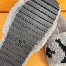 顶级版本:情侣款 Louis Vuitton路易威登 LV驴牌 泰迪 羊羔毛拖鞋 本款 Paseo Comfort 平底 顶级版本:情侣款 Louis Vuitton路易威登 LV驴牌 泰迪 羊羔毛拖鞋 本款 Paseo Comfort 平底