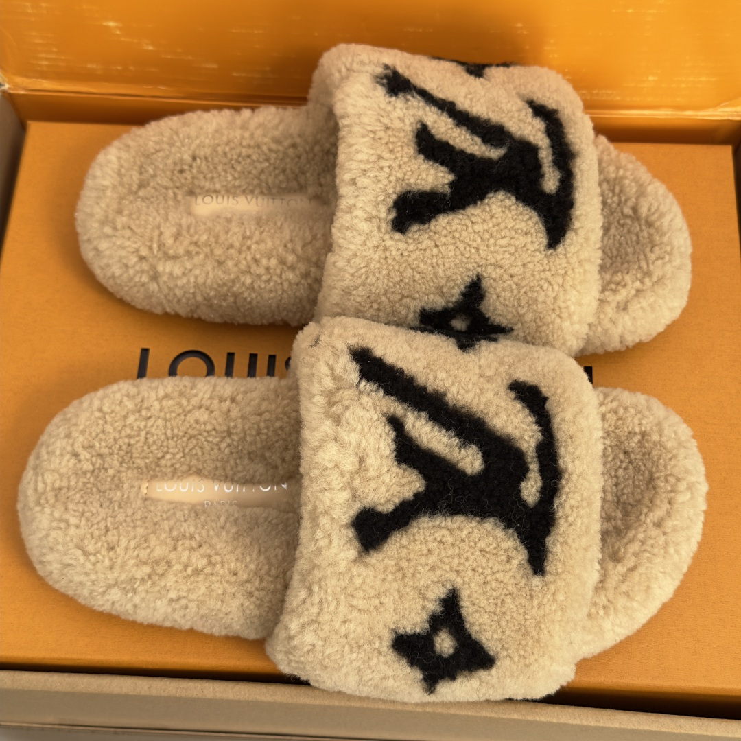 顶级版本:情侣款 Louis Vuitton路易威登 LV驴牌 泰迪 羊羔毛拖鞋 本款 Paseo Comfort 平底 顶级版本:情侣款 Louis Vuitton路易威登 LV驴牌 泰迪 羊羔毛拖鞋 本款 Paseo Comfort 平底