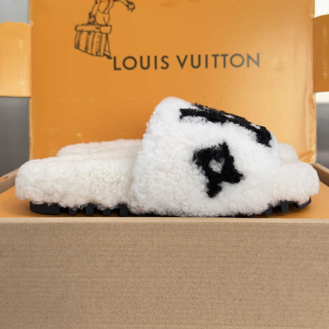 顶级版本：情侣款 Louis Vuitton路易威登 LV驴牌 泰迪 羊羔毛拖鞋 本款 Paseo Comfort 平底