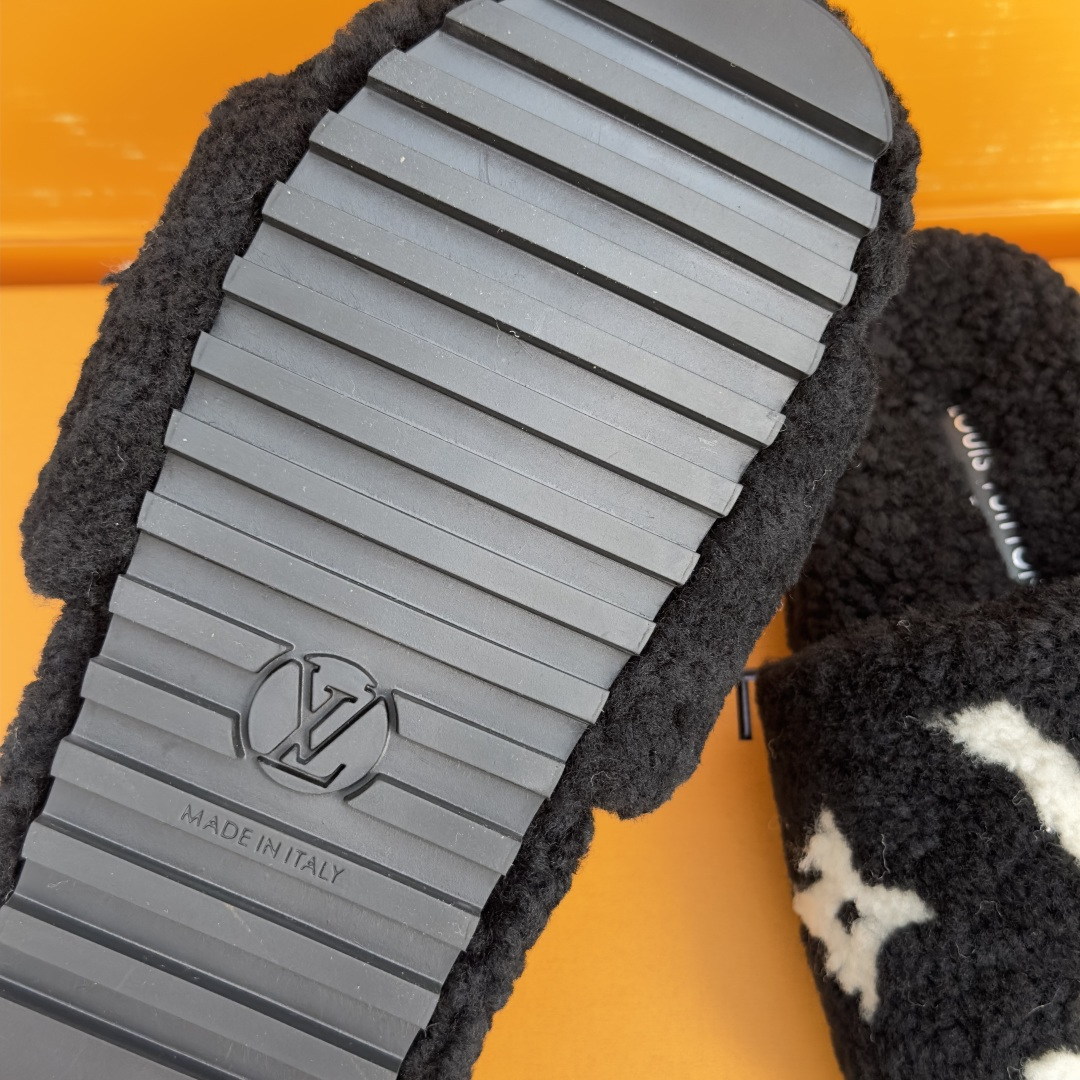 顶级版本：情侣款 Louis Vuitton路易威登 LV驴牌 泰迪 羊羔毛拖鞋 本款 Paseo Comfort 平底