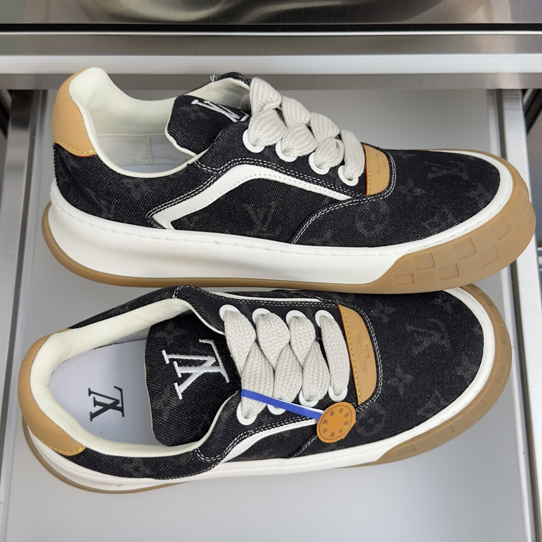 顶级版本:男款 LV 路易威登 L家 驴牌Tilted系列 走秀款 厚底 休闲 情侣款 运动鞋 滑板鞋 灵感源自 200 顶级版本:男款 LV 路易威登 L家 驴牌Tilted系列 走秀款 厚底 休闲 情侣款 运动鞋 滑板鞋 灵感源自 200
