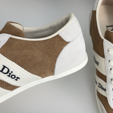 顶级版本:女款 Dior迪奥 最新Ribbon系列 休闲 运动鞋 德训鞋 阿甘鞋 这款 Dior Ribbon 运动鞋由 顶级版本:女款 Dior迪奥 最新Ribbon系列 休闲 运动鞋 德训鞋 阿甘鞋 这款 Dior Ribbon 运动鞋由