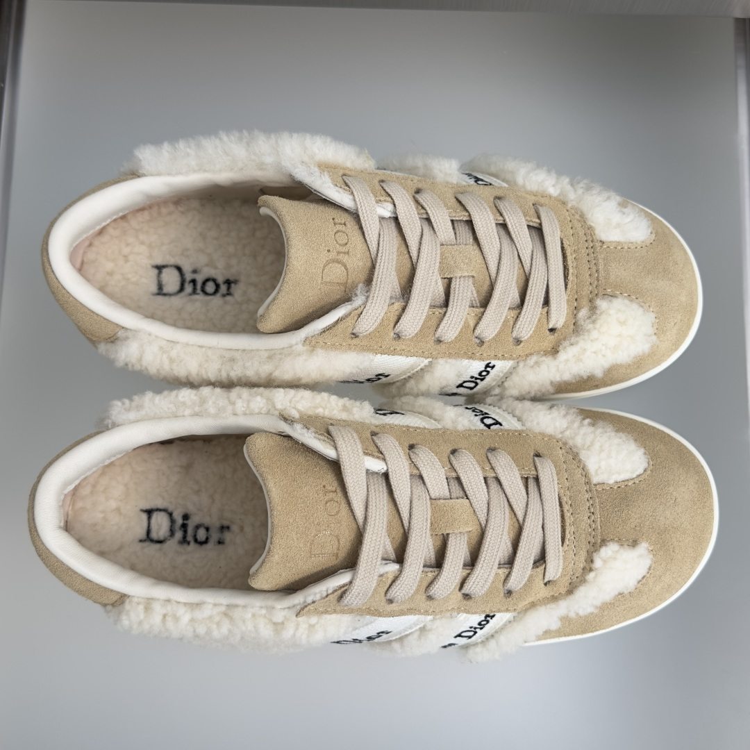 顶级版本：女款 Dior迪奥 最新Ribbon系列 休闲 运动鞋 德训鞋 阿甘鞋 这款 Dior Ribbon 运动鞋由
