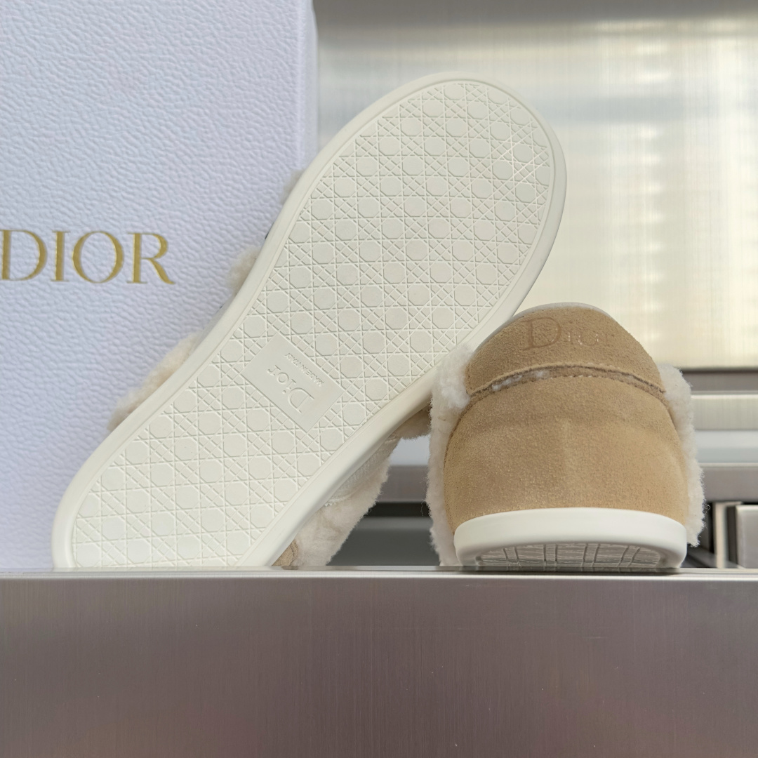顶级版本：女款 Dior迪奥 最新Ribbon系列 休闲 运动鞋 德训鞋 阿甘鞋 这款 Dior Ribbon 运动鞋由