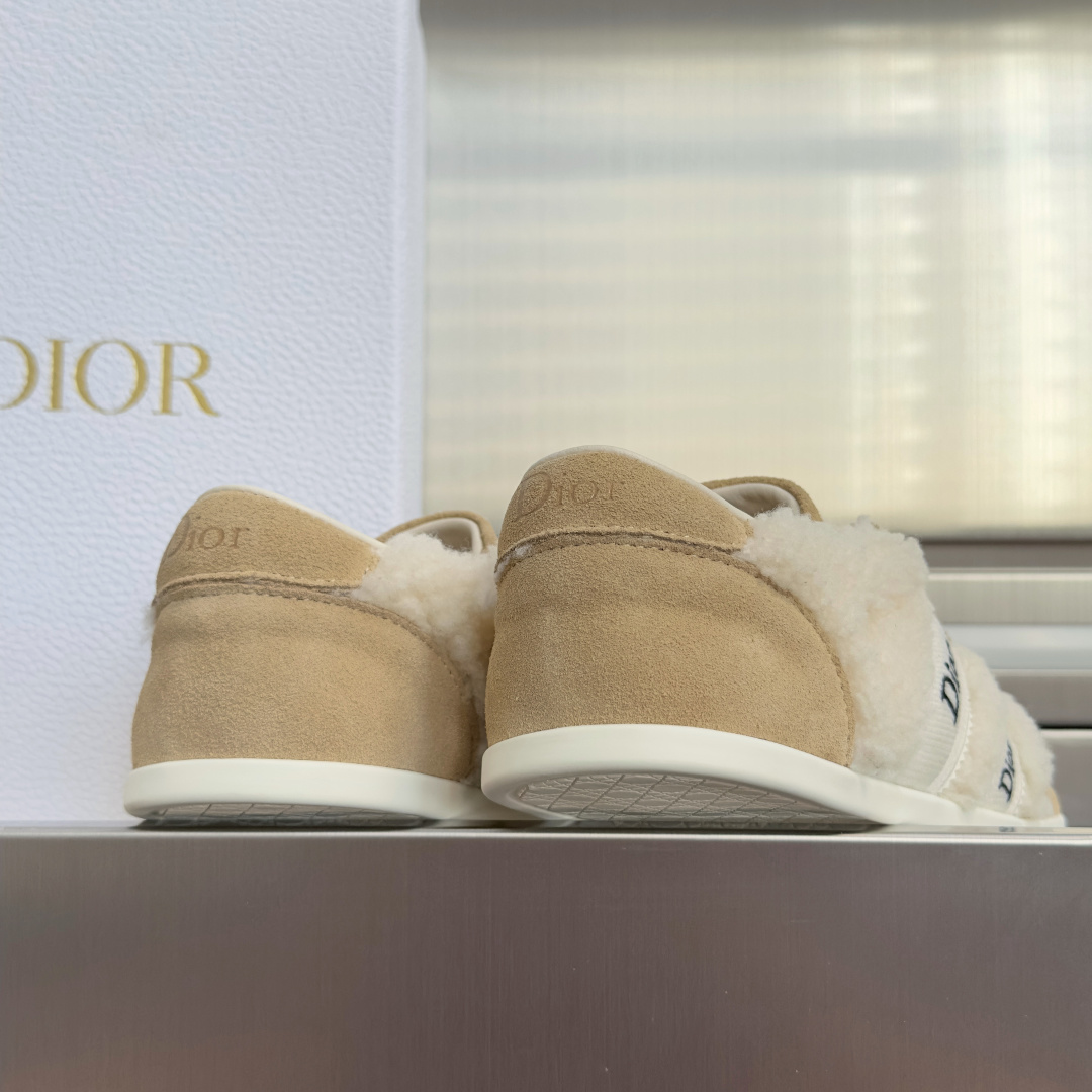 顶级版本：女款 Dior迪奥 最新Ribbon系列 休闲 运动鞋 德训鞋 阿甘鞋 这款 Dior Ribbon 运动鞋由
