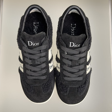 顶级版本:女款 Dior迪奥 最新Ribbon系列 休闲 运动鞋 德训鞋 阿甘鞋 这款 Dior Ribbon 运动鞋由 顶级版本:女款 Dior迪奥 最新Ribbon系列 休闲 运动鞋 德训鞋 阿甘鞋 这款 Dior Ribbon 运动鞋由