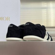 顶级版本:女款 Dior迪奥 最新Ribbon系列 休闲 运动鞋 德训鞋 阿甘鞋 这款 Dior Ribbon 运动鞋由 顶级版本:女款 Dior迪奥 最新Ribbon系列 休闲 运动鞋 德训鞋 阿甘鞋 这款 Dior Ribbon 运动鞋由