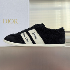顶级版本:女款 Dior迪奥 最新Ribbon系列 休闲 运动鞋 德训鞋 阿甘鞋 这款 Dior Ribbon 运动鞋由 顶级版本:女款 Dior迪奥 最新Ribbon系列 休闲 运动鞋 德训鞋 阿甘鞋 这款 Dior Ribbon 运动鞋由