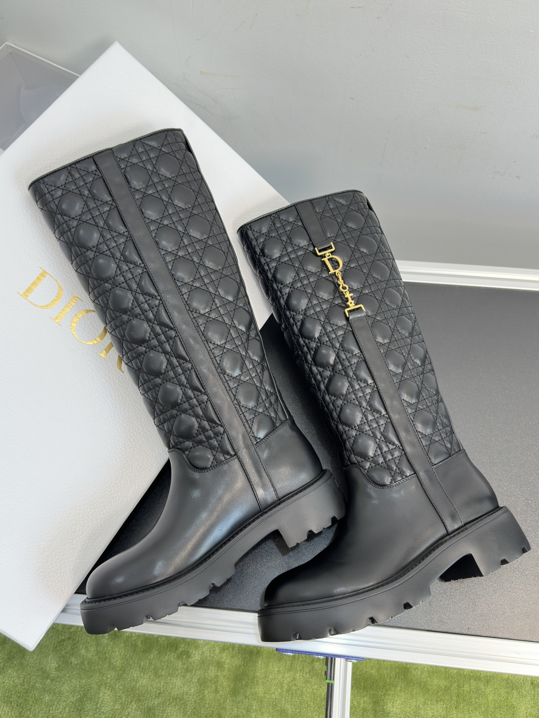 顶级版本：女款 Dior迪奥 最新款 Diorly系列 藤格纹 厚底 短靴 及踝靴 这款 Diorly 及踝靴由乔纳森·