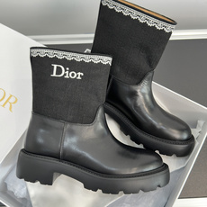 顶级版本:女款 Dior迪奥 最新款Dentelle系列 刺绣 蕾丝 短靴 这款 Dior Dentelle 靴子由乔纳 顶级版本:女款 Dior迪奥 最新款Dentelle系列 刺绣 蕾丝 短靴 这款 Dior Dentelle 靴子由乔纳