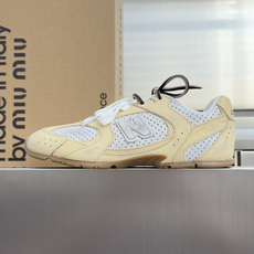 顶级版本:情侣款 缪缪MiuMiu x New Balance NB530 情侣款 休闲 运动鞋 阿甘鞋 德训鞋 原版购 顶级版本:情侣款 缪缪MiuMiu x New Balance NB530 情侣款 休闲 运动鞋 阿甘鞋 德训鞋 原版购