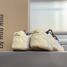 顶级版本:情侣款 缪缪MiuMiu x New Balance NB530 情侣款 休闲 运动鞋 阿甘鞋 德训鞋 原版购 顶级版本:情侣款 缪缪MiuMiu x New Balance NB530 情侣款 休闲 运动鞋 阿甘鞋 德训鞋 原版购