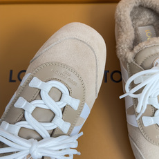 顶级版本:女款 LV路易威登 L家 驴牌 最新Sneakerina系列 玛丽珍 芭蕾运动鞋 德训鞋 休闲 平底鞋 本款 顶级版本:女款 LV路易威登 L家 驴牌 最新Sneakerina系列 玛丽珍 芭蕾运动鞋 德训鞋 休闲 平底鞋 本款