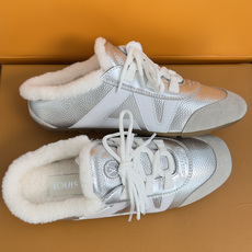 顶级版本:女款 LV路易威登 L家 驴牌 最新Sneakerina系列 玛丽珍 芭蕾运动鞋 德训鞋 休闲 平底鞋 本款 顶级版本:女款 LV路易威登 L家 驴牌 最新Sneakerina系列 玛丽珍 芭蕾运动鞋 德训鞋 休闲 平底鞋 本款