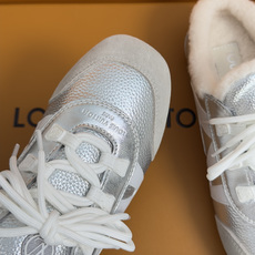 顶级版本:女款 LV路易威登 L家 驴牌 最新Sneakerina系列 玛丽珍 芭蕾运动鞋 德训鞋 休闲 平底鞋 本款 顶级版本:女款 LV路易威登 L家 驴牌 最新Sneakerina系列 玛丽珍 芭蕾运动鞋 德训鞋 休闲 平底鞋 本款