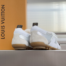 顶级版本:女款 LV路易威登 L家 驴牌 最新Sneakerina系列 玛丽珍 芭蕾运动鞋 德训鞋 休闲 平底鞋 本款 顶级版本:女款 LV路易威登 L家 驴牌 最新Sneakerina系列 玛丽珍 芭蕾运动鞋 德训鞋 休闲 平底鞋 本款