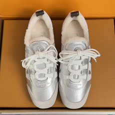 顶级版本:女款 LV路易威登 L家 驴牌 最新Sneakerina系列 玛丽珍 芭蕾运动鞋 德训鞋 休闲 平底鞋 本款 顶级版本:女款 LV路易威登 L家 驴牌 最新Sneakerina系列 玛丽珍 芭蕾运动鞋 德训鞋 休闲 平底鞋 本款