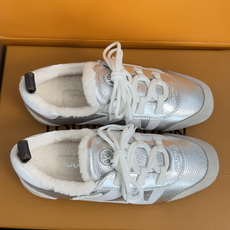 顶级版本:女款 LV路易威登 L家 驴牌 最新Sneakerina系列 玛丽珍 芭蕾运动鞋 德训鞋 休闲 平底鞋 本款 顶级版本:女款 LV路易威登 L家 驴牌 最新Sneakerina系列 玛丽珍 芭蕾运动鞋 德训鞋 休闲 平底鞋 本款