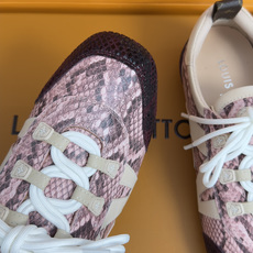 顶级版本:女款 LV路易威登 L家 驴牌 最新Sneakerina系列 玛丽珍 芭蕾运动鞋 德训鞋 休闲 平底鞋 本款 顶级版本:女款 LV路易威登 L家 驴牌 最新Sneakerina系列 玛丽珍 芭蕾运动鞋 德训鞋 休闲 平底鞋 本款