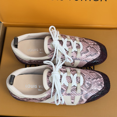 顶级版本:女款 LV路易威登 L家 驴牌 最新Sneakerina系列 玛丽珍 芭蕾运动鞋 德训鞋 休闲 平底鞋 本款 顶级版本:女款 LV路易威登 L家 驴牌 最新Sneakerina系列 玛丽珍 芭蕾运动鞋 德训鞋 休闲 平底鞋 本款