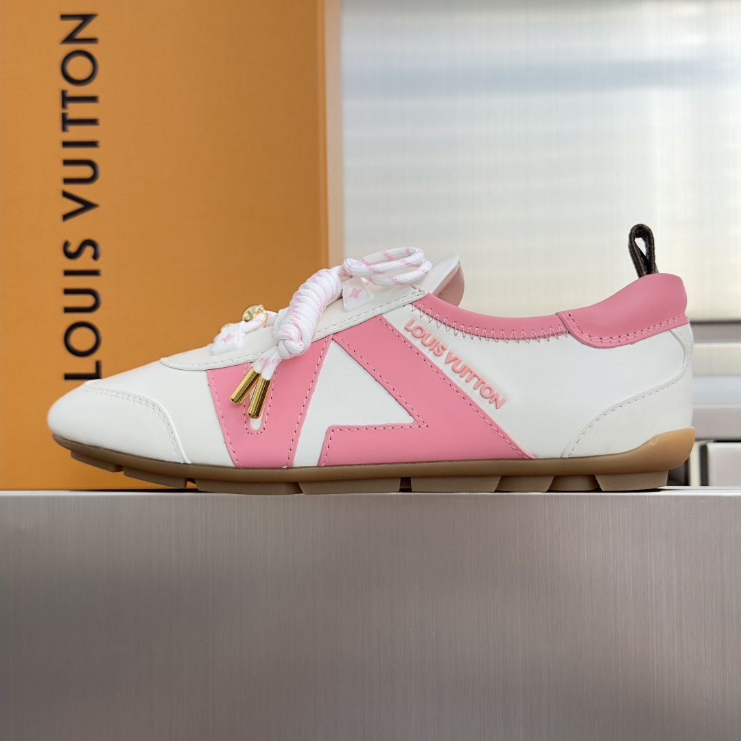 顶级版本:女款 LV路易威登 L家 驴牌 最新Sneakerina系列 玛丽珍 芭蕾运动鞋 德训鞋 休闲 平底鞋 本款 顶级版本:女款 LV路易威登 L家 驴牌 最新Sneakerina系列 玛丽珍 芭蕾运动鞋 德训鞋 休闲 平底鞋 本款