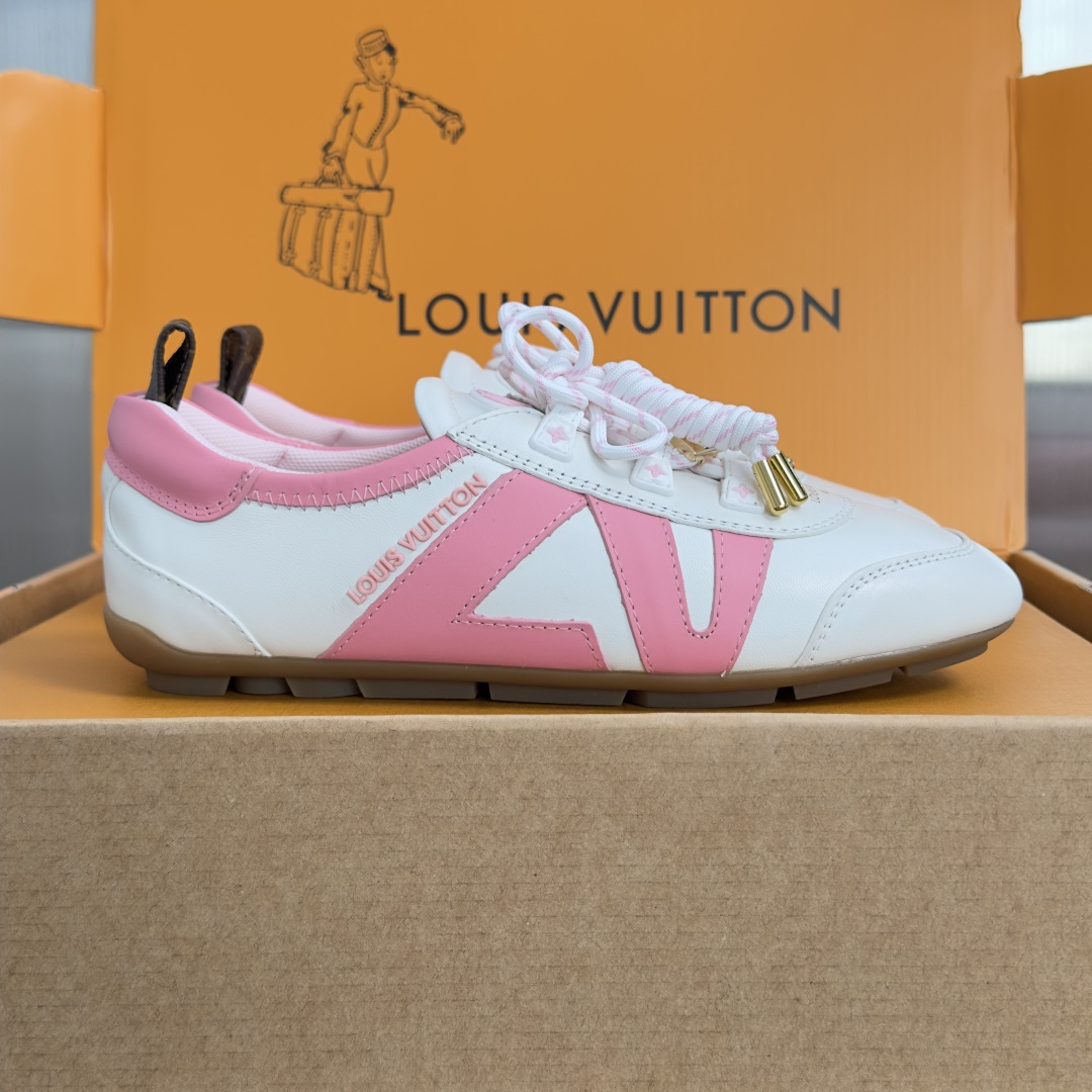 顶级版本:女款 LV路易威登 L家 驴牌 最新Sneakerina系列 玛丽珍 芭蕾运动鞋 德训鞋 休闲 平底鞋 本款 顶级版本:女款 LV路易威登 L家 驴牌 最新Sneakerina系列 玛丽珍 芭蕾运动鞋 德训鞋 休闲 平底鞋 本款
