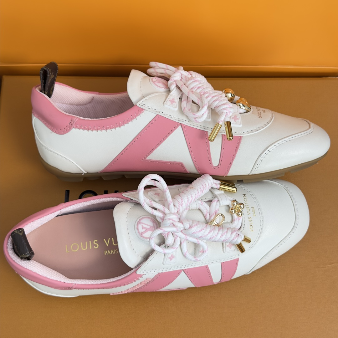 顶级版本:女款 LV路易威登 L家 驴牌 最新Sneakerina系列 玛丽珍 芭蕾运动鞋 德训鞋 休闲 平底鞋 本款 顶级版本:女款 LV路易威登 L家 驴牌 最新Sneakerina系列 玛丽珍 芭蕾运动鞋 德训鞋 休闲 平底鞋 本款