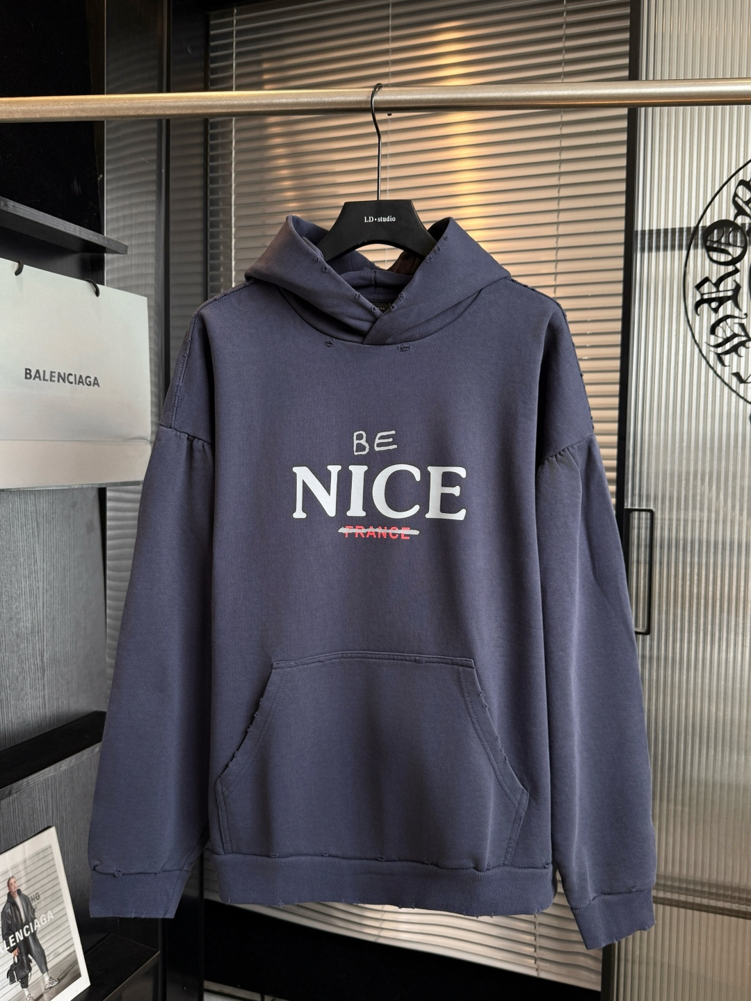 P165 𝗕𝗮𝗹𝗲𝗻𝗰𝗶𝗮𝗴𝗮 peso pesado 460g 26FW Balenciaga BALENCIAGA NICE letras viejas lavadas sueltas destrucción de…
