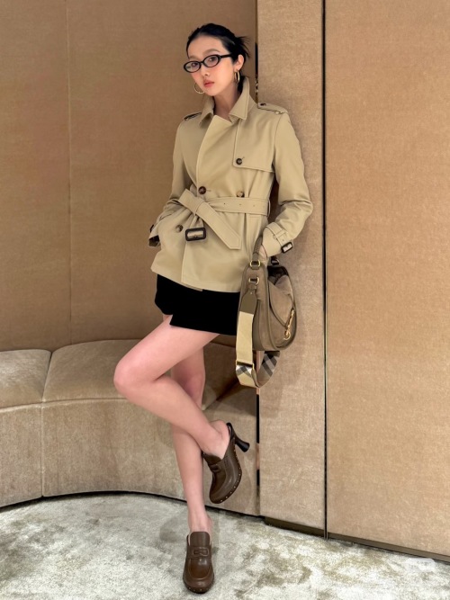 Elegant Double-Breasted Trench Coat, Classic Style for Women - S, M, L, XL 1 Elegant Double-Breasted Trench Coat, Classic Style for Women - S, M, L, XL