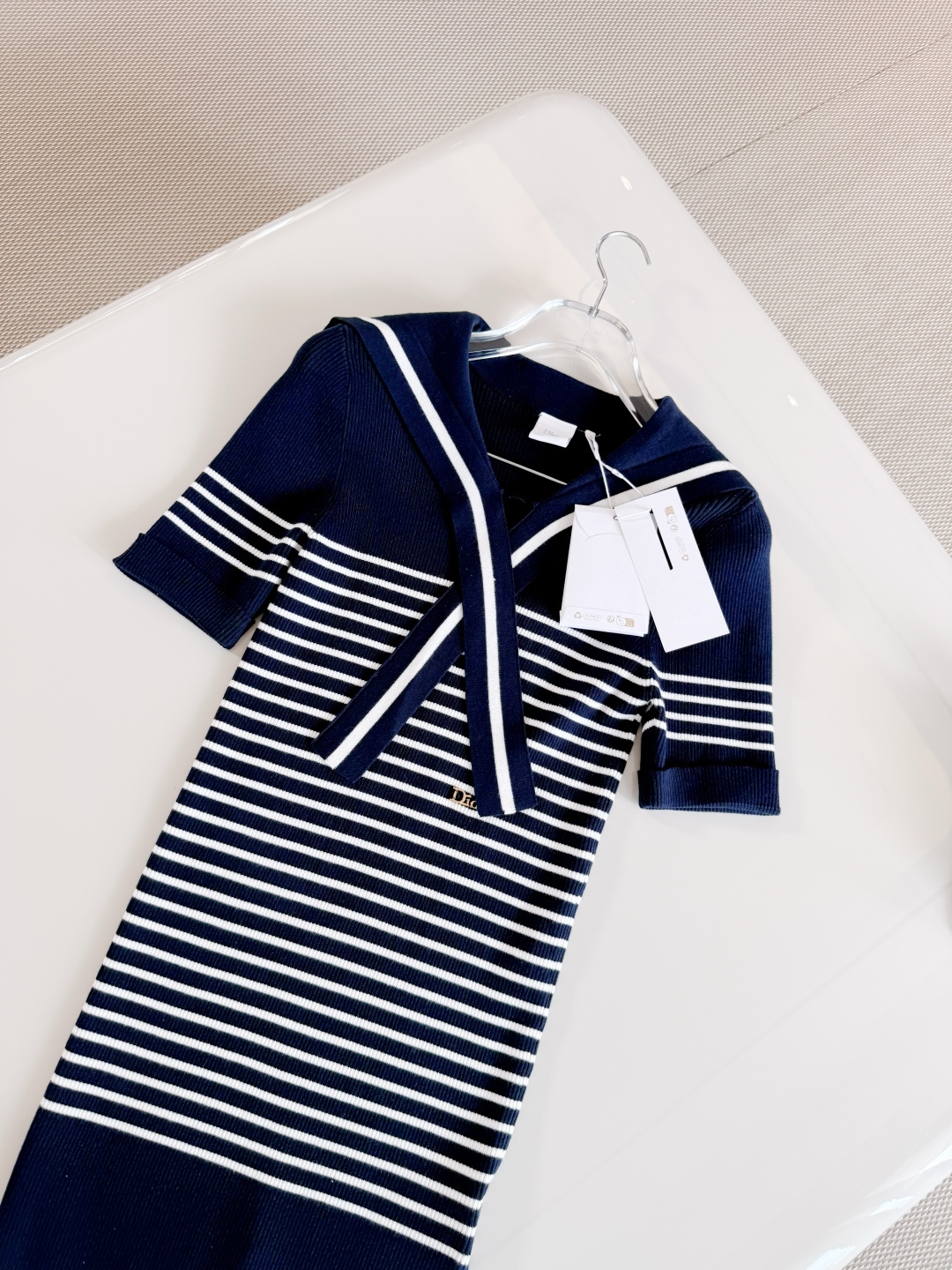 NO:830169,DIO 26S Navy tie stretch rib knitted dress Navy collar striped knitted skirt Soft knitted fabric Blue and white stripes + large lapel tie design, elegant and temperamental Easily modify your body shape Easily get exquisite celebrity style Top quality sale, dior, skirts,19860909DIO 26S 海军风领结弹力罗纹针织连衣裙 海军领条纹针织裙 柔软针织面料 蓝白条纹+大翻领领结设计,优雅又有气质 轻松修饰身形 轻松get精致名媛风 顶级品质发售,,dior,skirts,,Women's clothing
